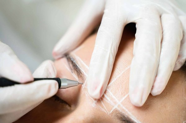 What's the Most Efficient Way to Apply Window Tint to a BMW M4 for UV Protection?